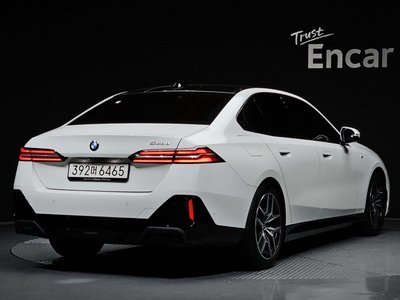 2025 BMW 5 SERIES 照片 4