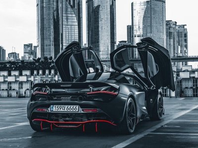 MCLAREN 720S - 8