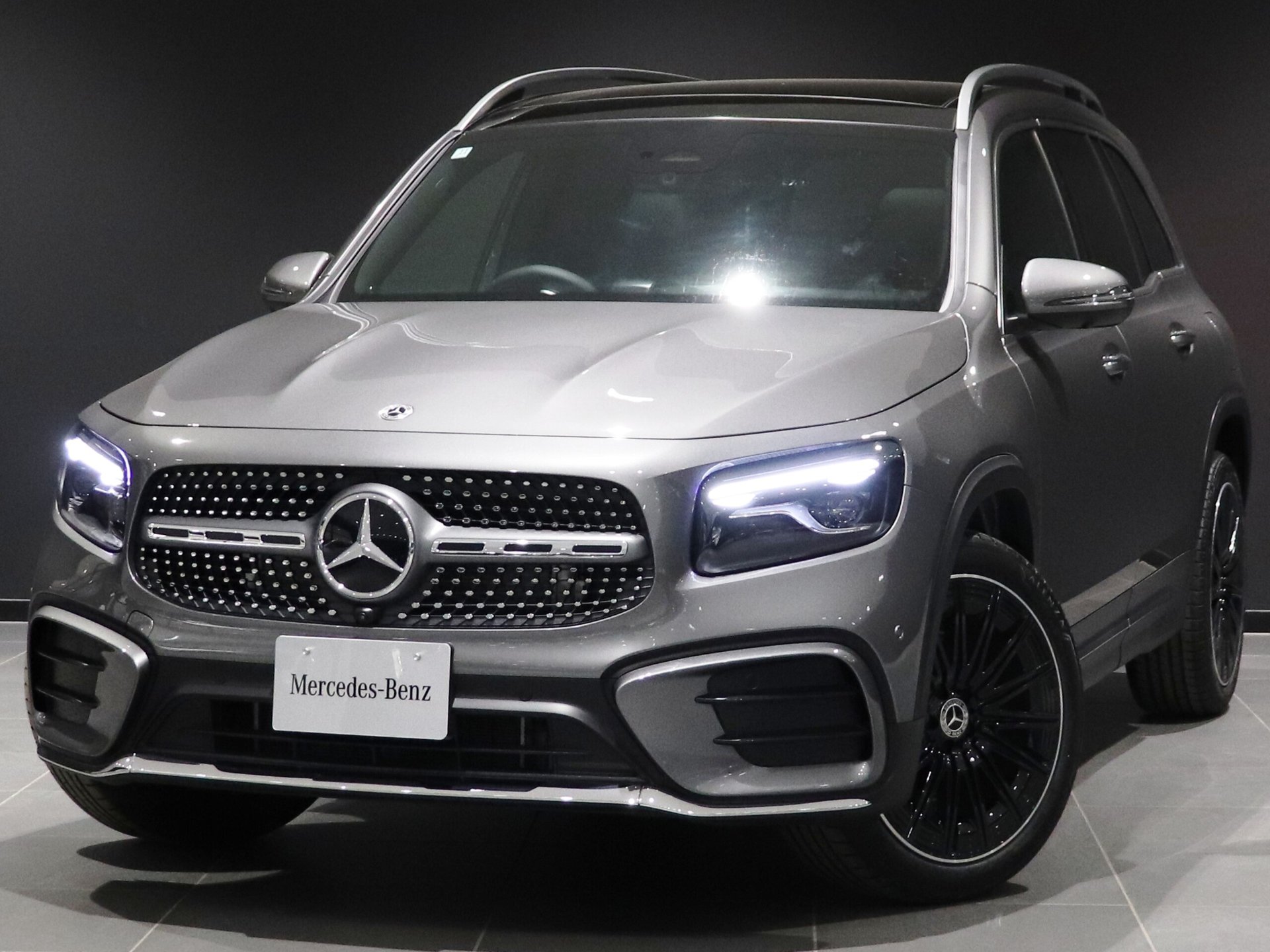 MERCEDES-BENZ GLB - View 1