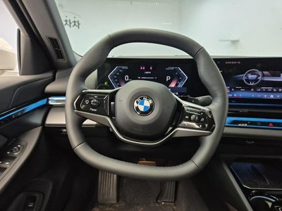 2025 BMW 5 SERIES — фото 9