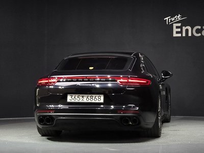 PORSCHE PANAMERA - 3