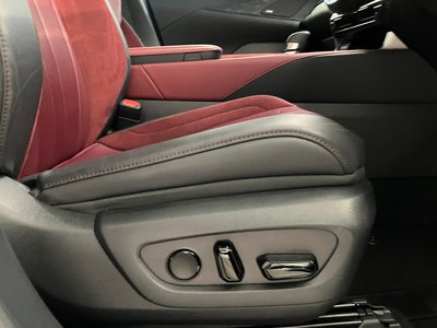 صورة مصغرة 30 لـ 2023 Lexus RX