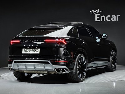 LAMBORGHINI URUS - 4