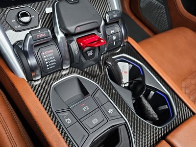 LAMBORGHINI URUS - 9