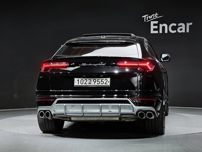 LAMBORGHINI URUS - 3