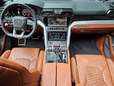 LAMBORGHINI URUS - 5