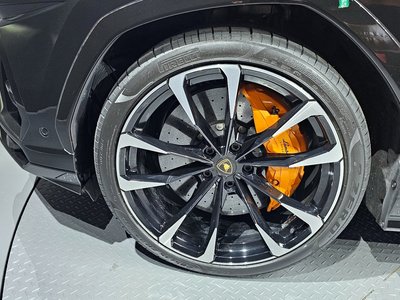 LAMBORGHINI URUS - 6