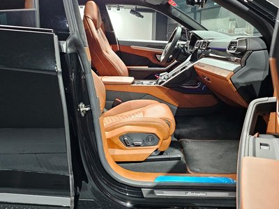 LAMBORGHINI URUS - 10