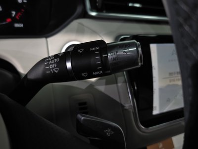 2021 LAND Rover RANGE ROVER VELAR thumbnail 26