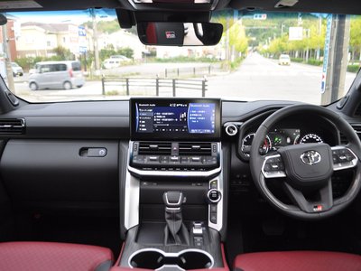 TOYOTA LAND CRUISER 300 - 8