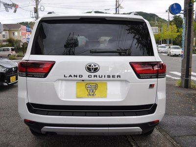 TOYOTA LAND CRUISER 300 - 7