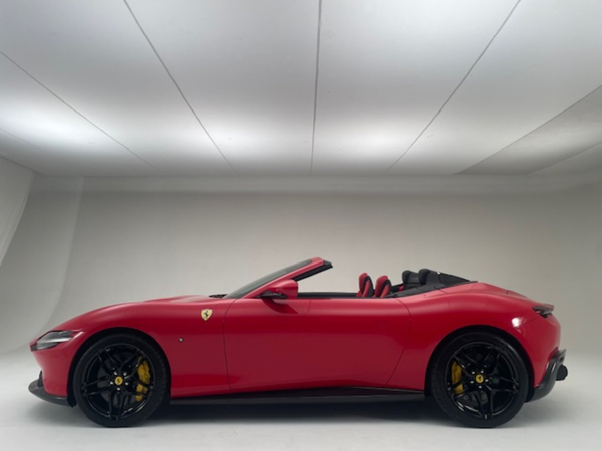 FERRARI ROMA SPIDER - View 1