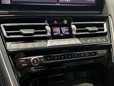 2025 BMW 8 SERIES 缩略图 17