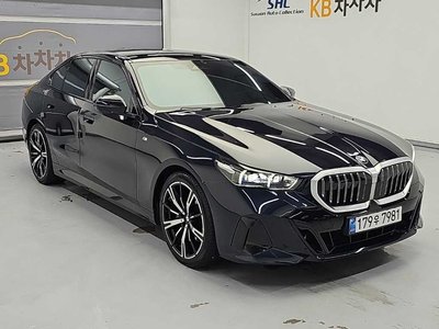 2024 BMW 5 SERIES photo 3