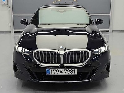2024 BMW 5 SERIES photo 4