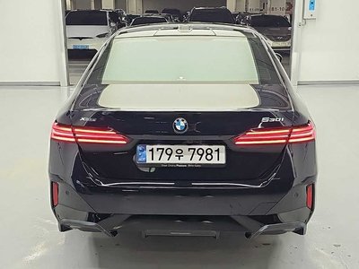 2024 BMW 5 SERIES photo 2