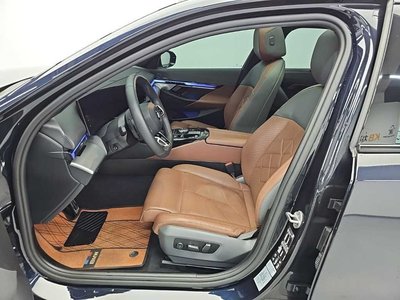 2024 BMW 5 SERIES thumbnail 11