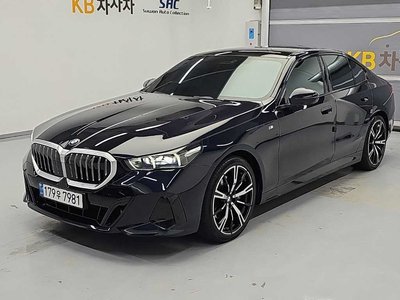 2024 BMW 5 SERIES photo 1