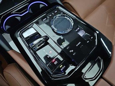 2024 BMW 5 SERIES photo 8