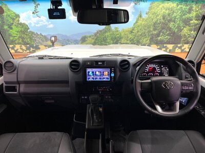 TOYOTA LAND CRUISER 70 - 2