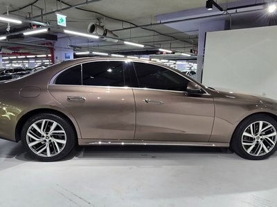 MERCEDES-BENZ E-CLASS - 9