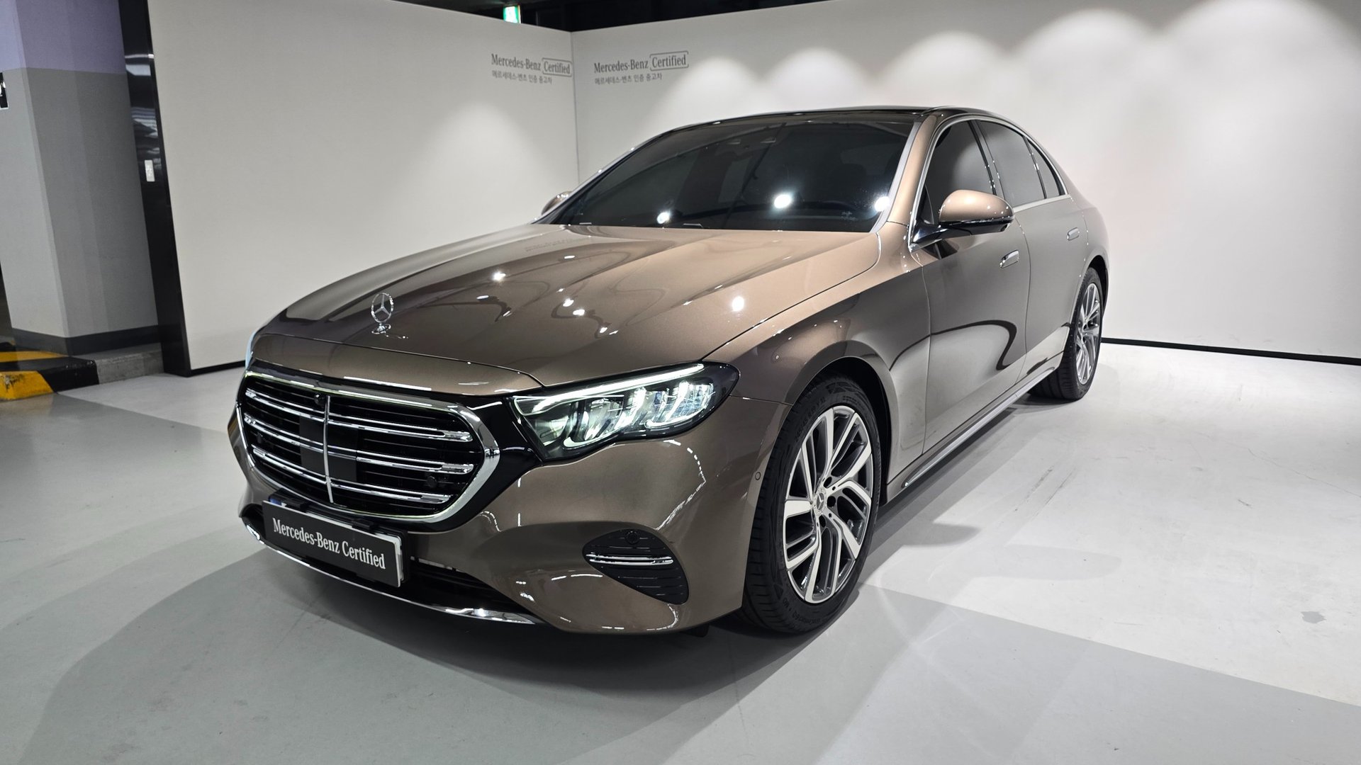 MERCEDES-BENZ E-CLASS - View 1