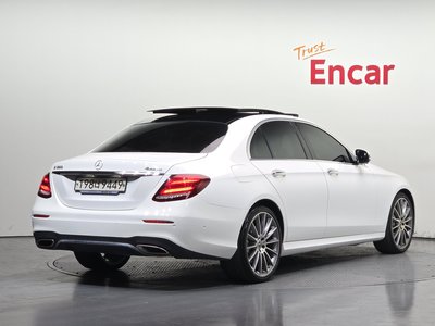 MERCEDES-BENZ E-CLASS - 3