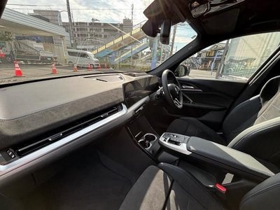 2025 BMW IX1 照片 2