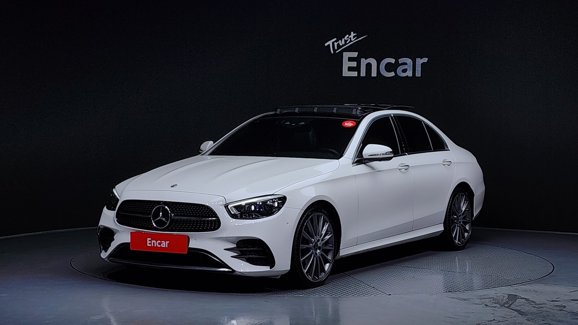 MERCEDES-BENZ E-CLASS - View 1