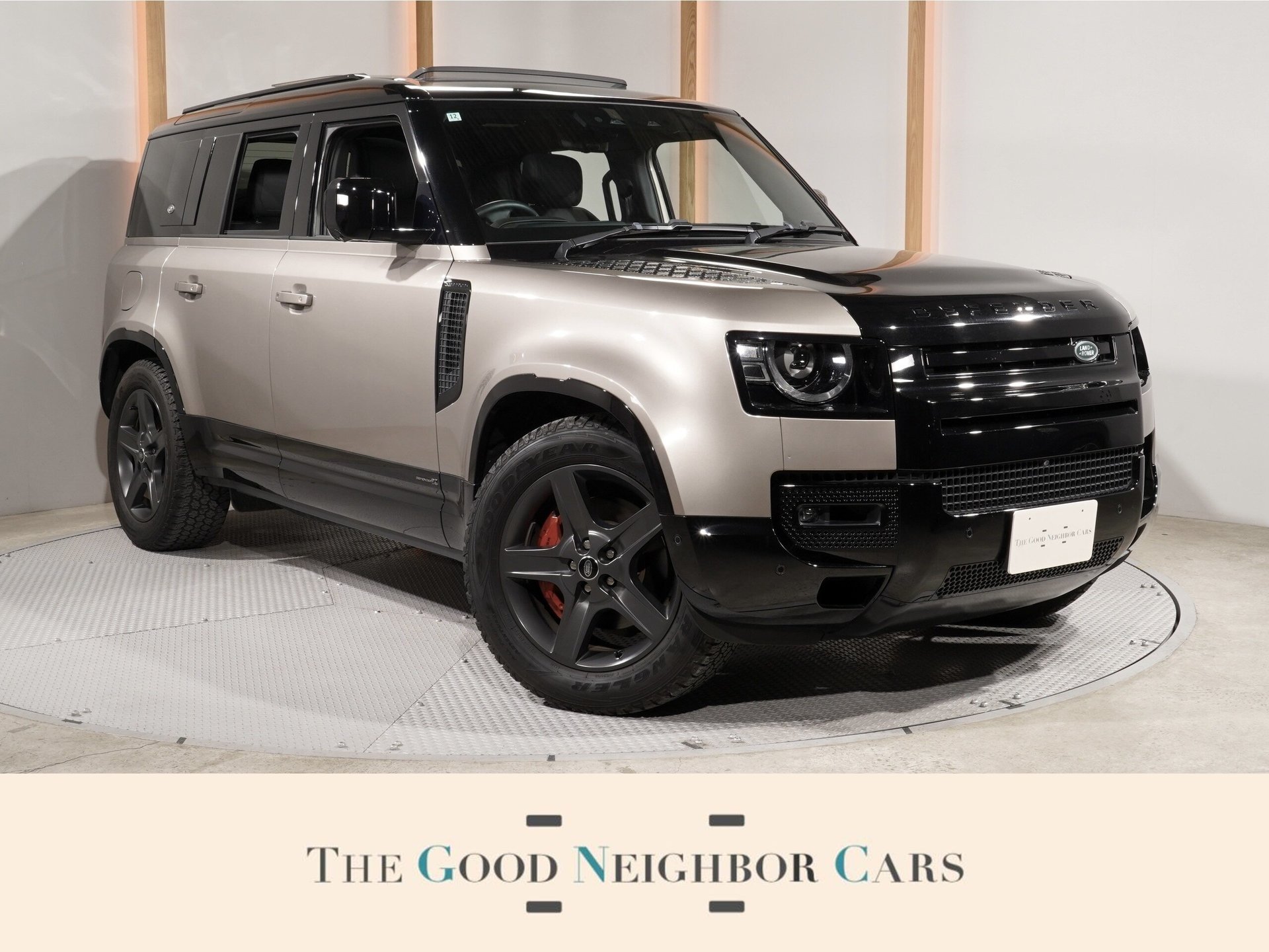 LAND ROVER DEFENDER - View 1