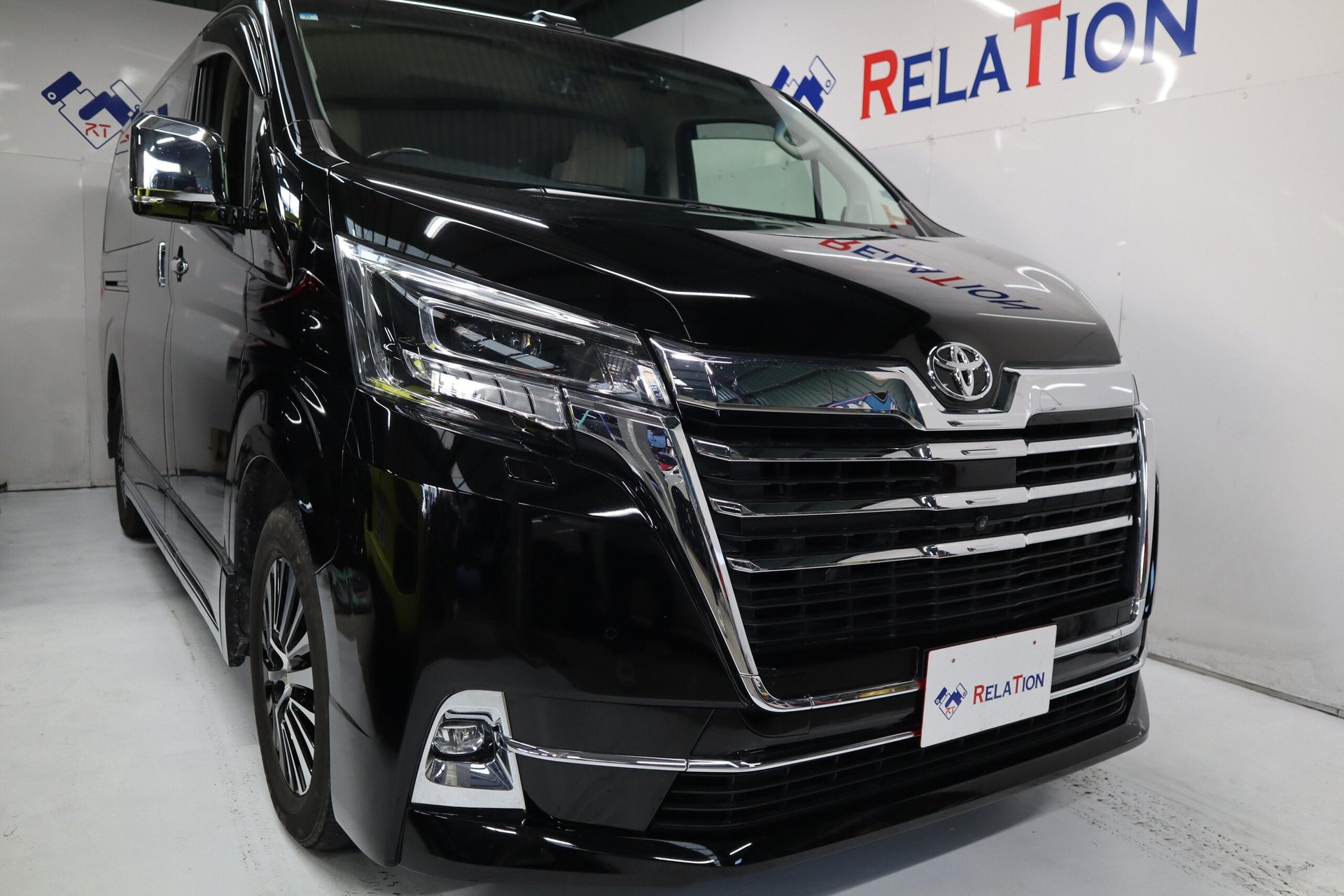 TOYOTA GRAND ACE - View 1