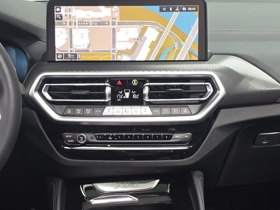 2025 BMW X4 thumbnail 13