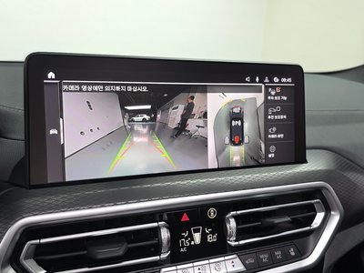 2025 BMW X4 thumbnail 14