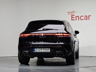 PORSCHE MACAN - 4