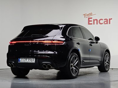 PORSCHE MACAN - 3