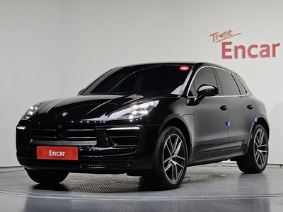PORSCHE MACAN - 1