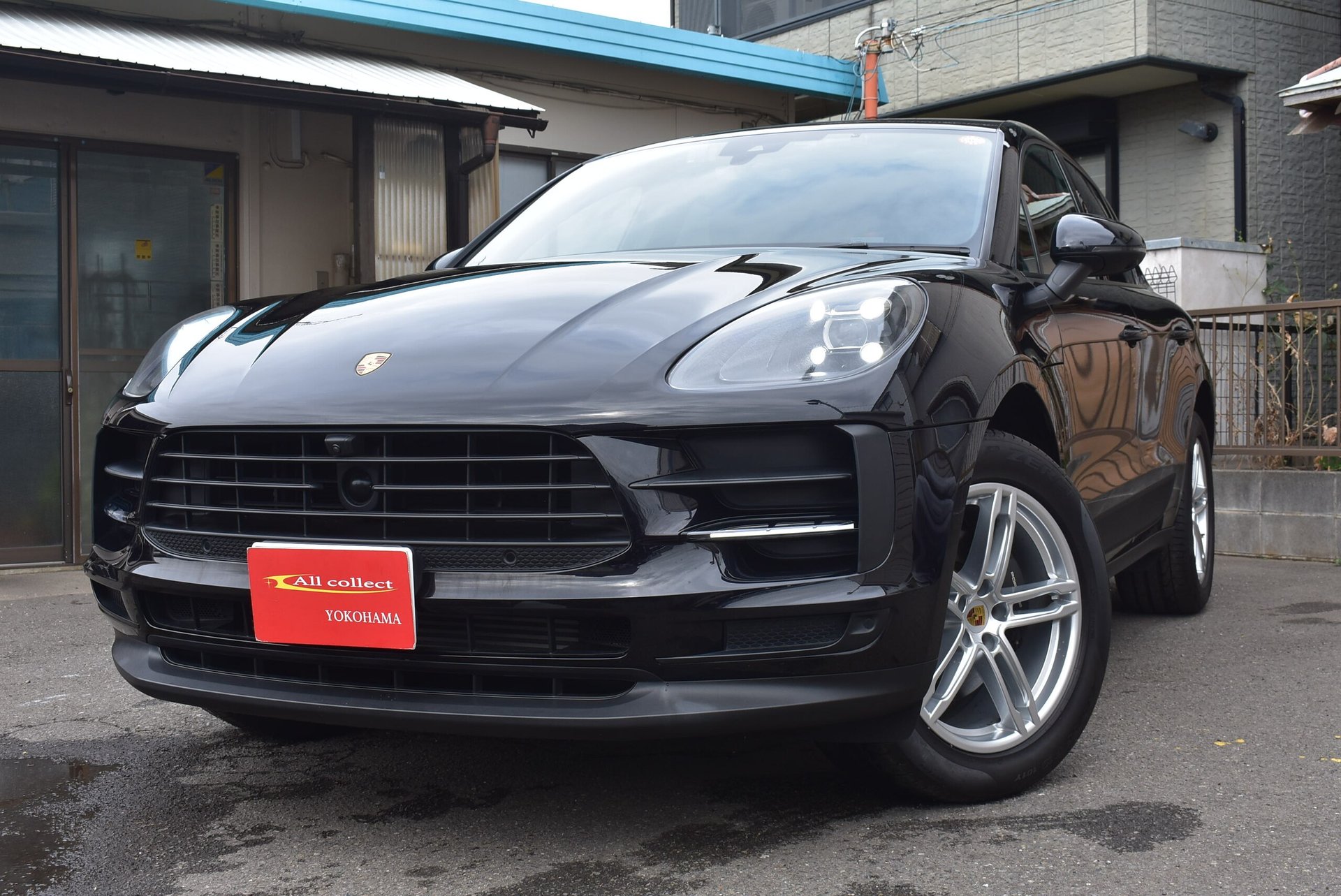 PORSCHE MACAN - View 1