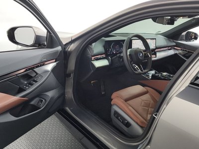 2025 BMW 5 SERIES photo 10