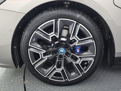 2025 BMW 5 SERIES photo 6