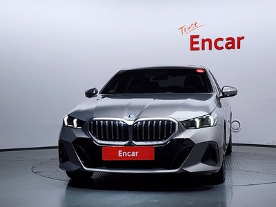 2025 BMW 5 SERIES photo 2