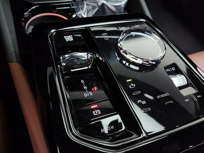 2025 BMW 5 SERIES photo 9