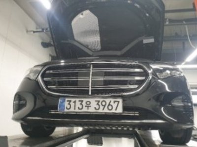 MERCEDES-BENZ E-CLASS - 1