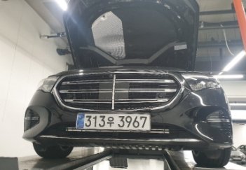 MERCEDES-BENZ E-CLASS - View 1