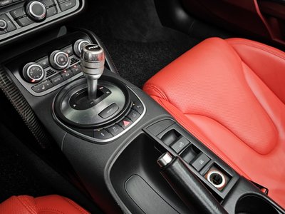 صورة 9 لـ 2012 AUDI R8