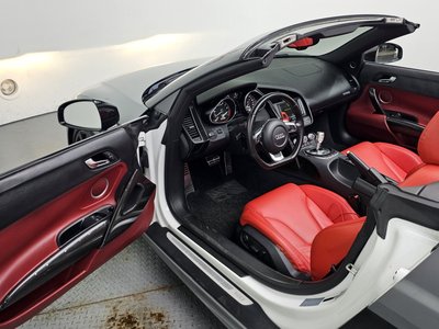 صورة 10 لـ 2012 AUDI R8