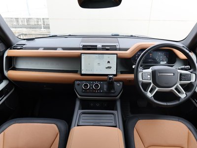 LAND ROVER DEFENDER - 2