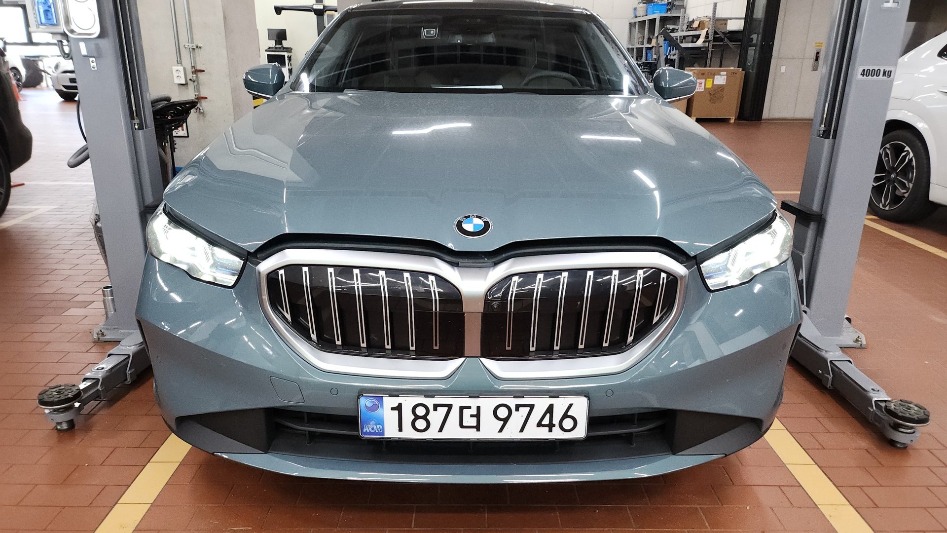 BMW 5 SERIES - View 1