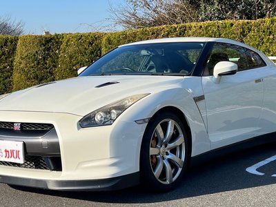NISSAN GT-R - 1
