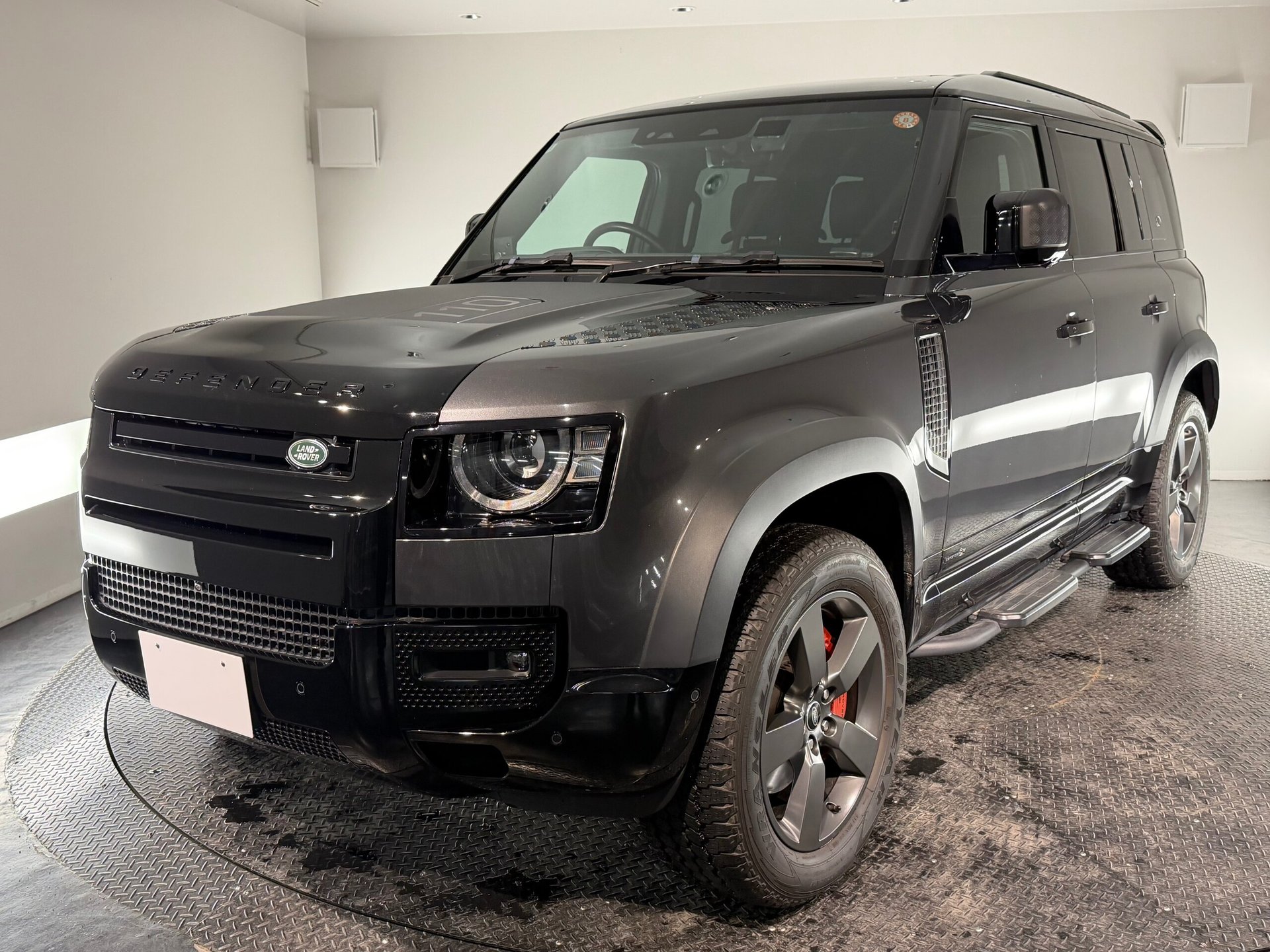 LAND ROVER DEFENDER - View 1