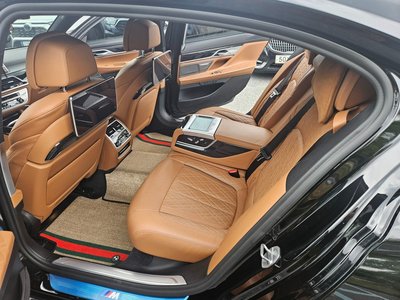 BMW 7 SERIES - 8
